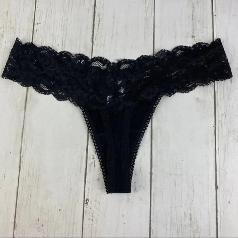 NWT Fredericks of Hollywood Thong Underwear Small Lace Black Bridget Panties Y2K